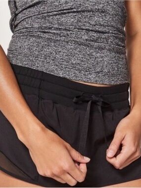 lululemon Hotty Hot Mi-Rise 4” inseam Black Athletic Shorts Size 0